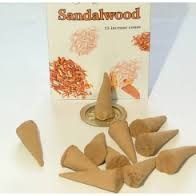 Conetti al sandalo